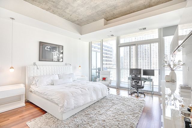 550 N Saint Clair Street 2303, Chicago, IL 60611
