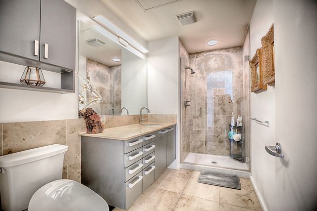 550 N Saint Clair Street 2303, Chicago, IL 60611