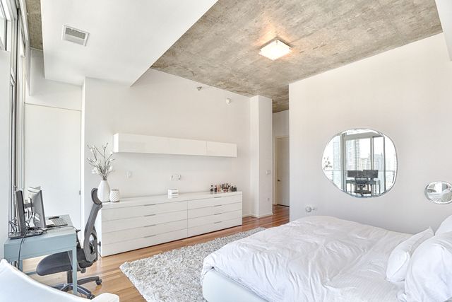 550 N Saint Clair Street 2303, Chicago, IL 60611