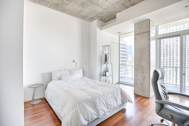 550 N Saint Clair Street 2303, Chicago, IL 60611