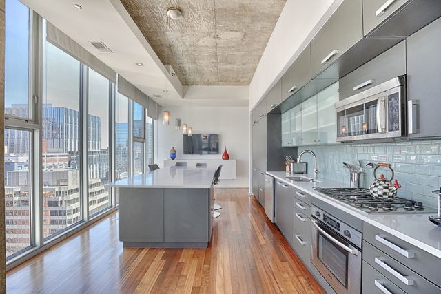 550 N Saint Clair Street 2303, Chicago, IL 60611