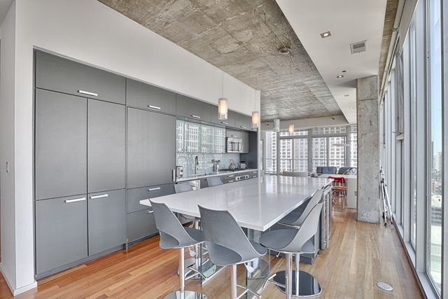 550 N Saint Clair Street 2303, Chicago, IL 60611