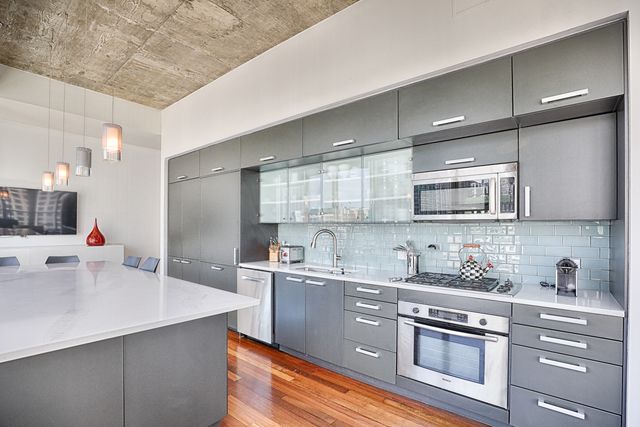 550 N Saint Clair Street 2303, Chicago, IL 60611