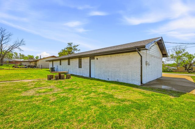 925 N Kirk Street, Hico, TX 76457