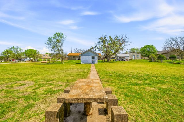 925 N Kirk Street, Hico, TX 76457