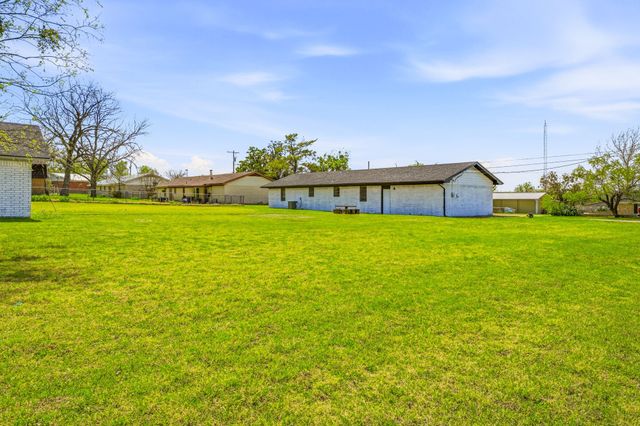 925 N Kirk Street, Hico, TX 76457