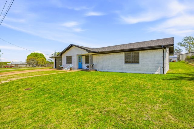 925 N Kirk Street, Hico, TX 76457