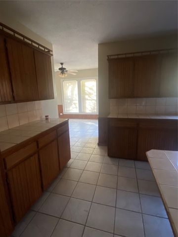 302 W Orville Street, Wills Point, TX 75169