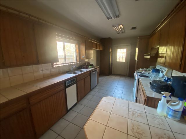 302 W Orville Street, Wills Point, TX 75169