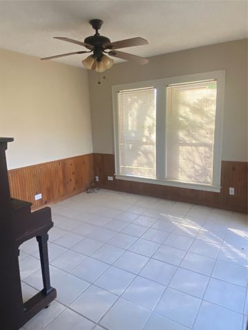 302 W Orville Street, Wills Point, TX 75169