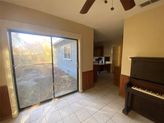 302 W Orville Street, Wills Point, TX 75169