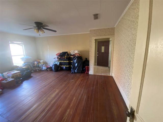 302 W Orville Street, Wills Point, TX 75169