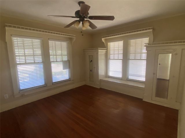 302 W Orville Street, Wills Point, TX 75169