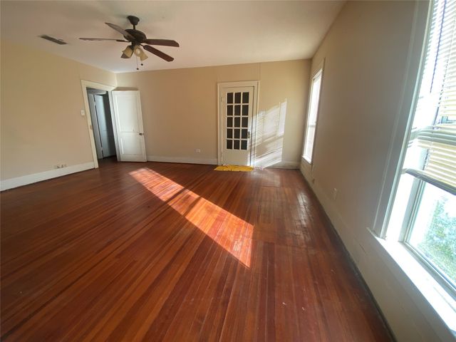 302 W Orville Street, Wills Point, TX 75169