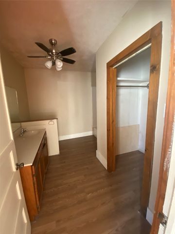 302 W Orville Street, Wills Point, TX 75169