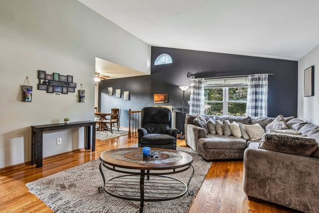 256 Meadows Drive, Sugar Grove, IL 60554