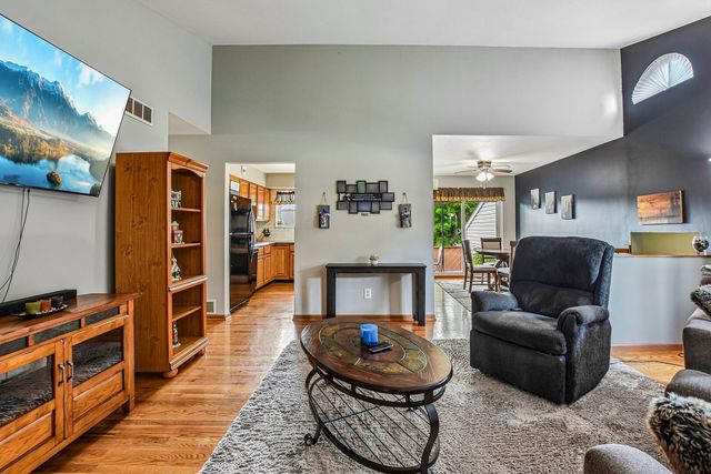 256 Meadows Drive, Sugar Grove, IL 60554