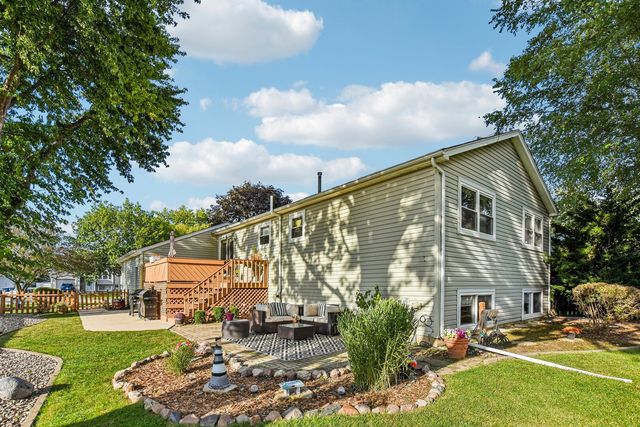 256 Meadows Drive, Sugar Grove, IL 60554