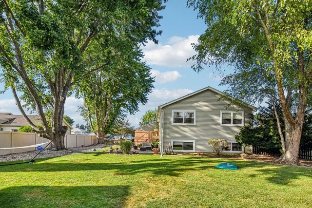 256 Meadows Drive, Sugar Grove, IL 60554
