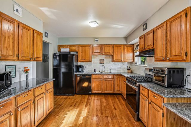256 Meadows Drive, Sugar Grove, IL 60554