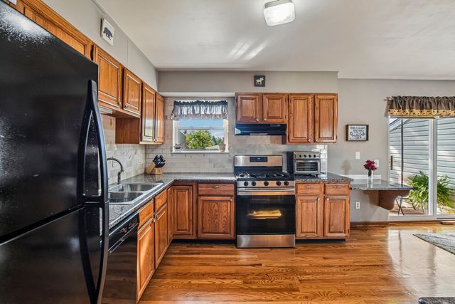 256 Meadows Drive, Sugar Grove, IL 60554