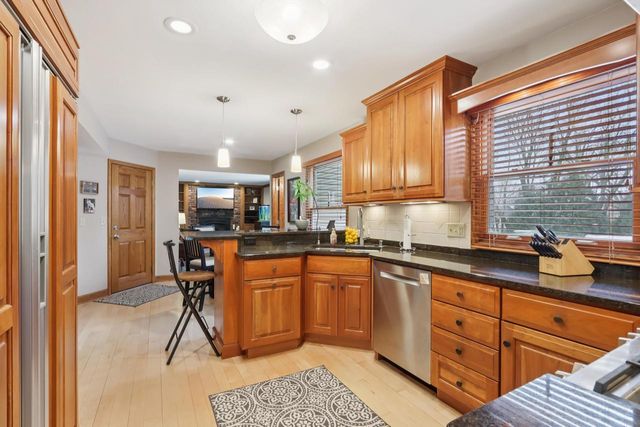 W224N2507 Ridgewood LANE, Waukesha, WI 53186