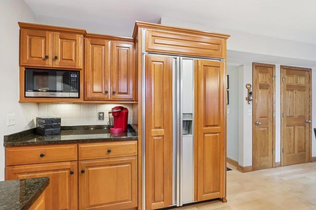 W224N2507 Ridgewood LANE, Waukesha, WI 53186