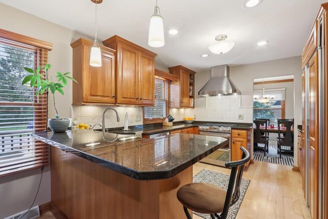 W224N2507 Ridgewood LANE, Waukesha, WI 53186