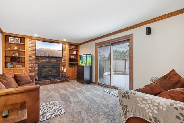 W224N2507 Ridgewood LANE, Waukesha, WI 53186