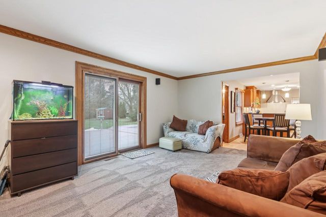 W224N2507 Ridgewood LANE, Waukesha, WI 53186