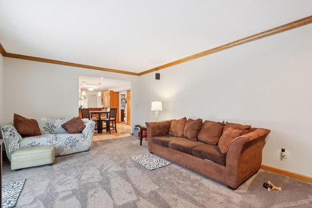 W224N2507 Ridgewood LANE, Waukesha, WI 53186