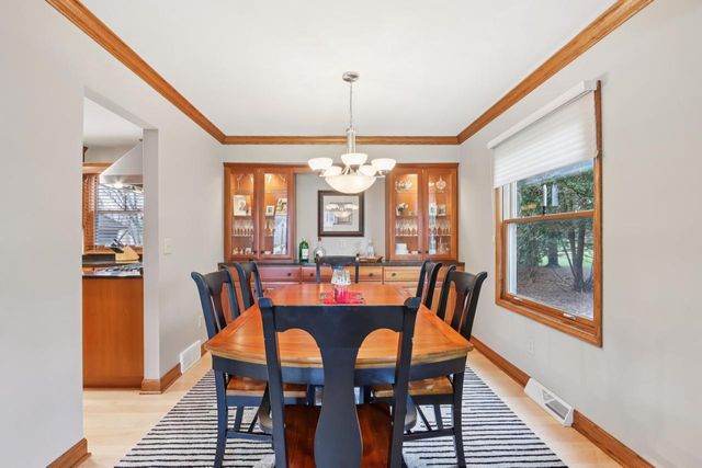 W224N2507 Ridgewood LANE, Waukesha, WI 53186