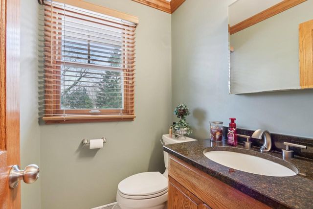 W224N2507 Ridgewood LANE, Waukesha, WI 53186