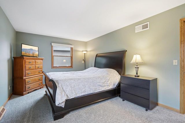 W224N2507 Ridgewood LANE, Waukesha, WI 53186