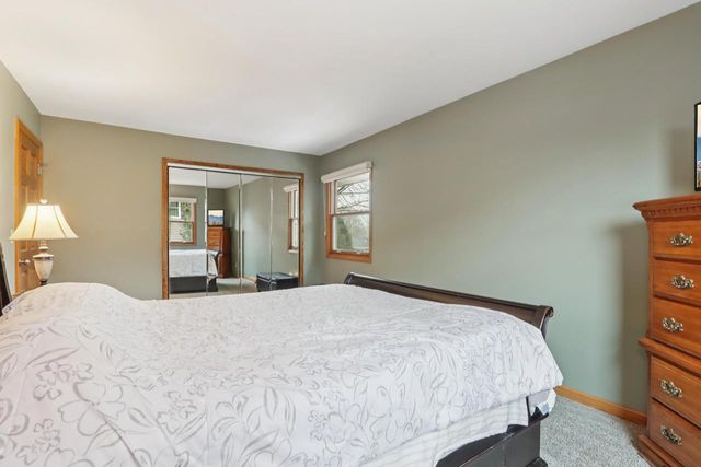 W224N2507 Ridgewood LANE, Waukesha, WI 53186