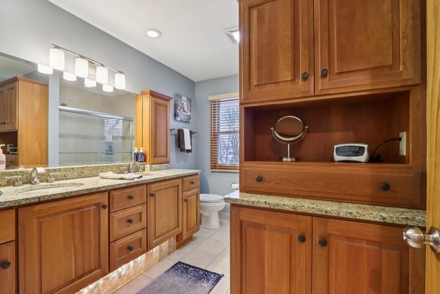 W224N2507 Ridgewood LANE, Waukesha, WI 53186