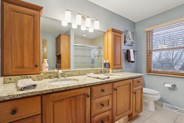 W224N2507 Ridgewood LANE, Waukesha, WI 53186