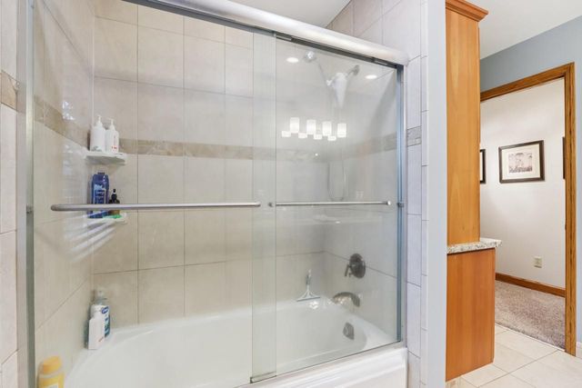 W224N2507 Ridgewood LANE, Waukesha, WI 53186