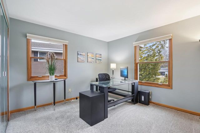 W224N2507 Ridgewood LANE, Waukesha, WI 53186