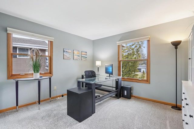 W224N2507 Ridgewood LANE, Waukesha, WI 53186