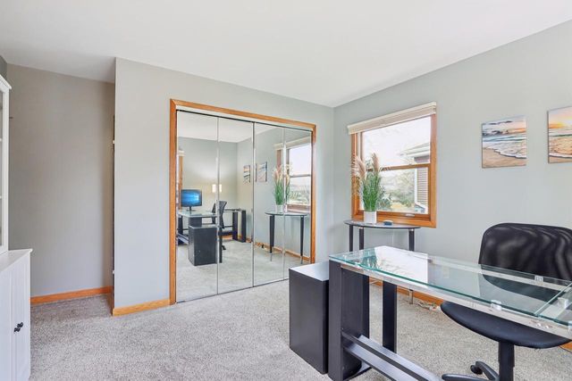 W224N2507 Ridgewood LANE, Waukesha, WI 53186