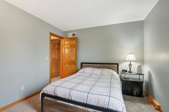 W224N2507 Ridgewood LANE, Waukesha, WI 53186