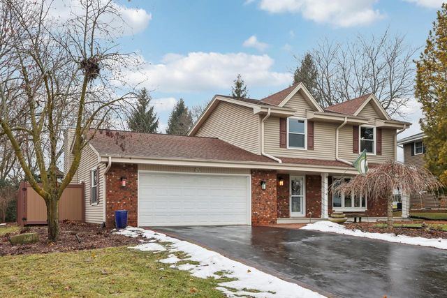 W224N2507 Ridgewood LANE, Waukesha, WI 53186