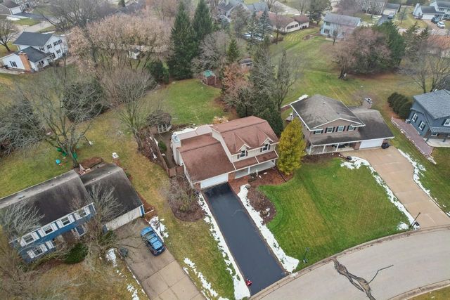 W224N2507 Ridgewood LANE, Waukesha, WI 53186