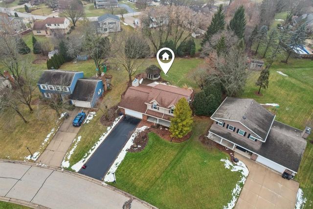 W224N2507 Ridgewood LANE, Waukesha, WI 53186