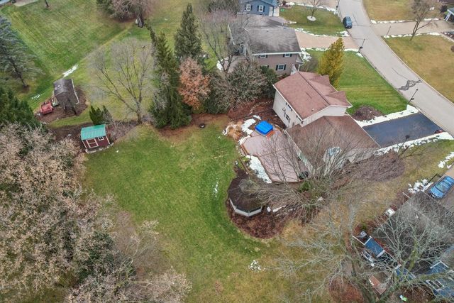 W224N2507 Ridgewood LANE, Waukesha, WI 53186