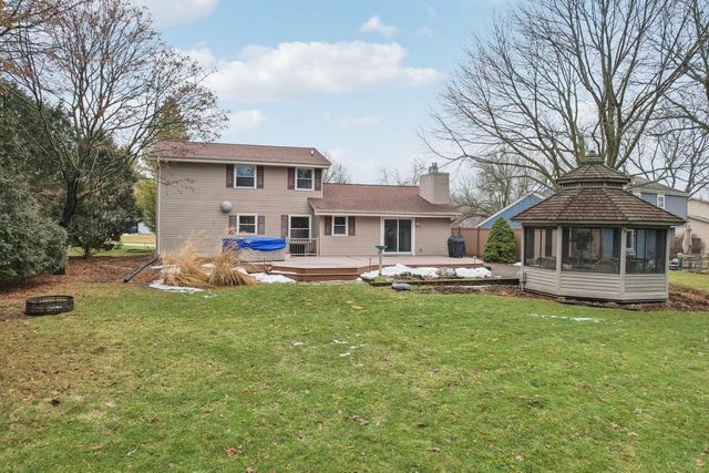 W224N2507 Ridgewood LANE, Waukesha, WI 53186