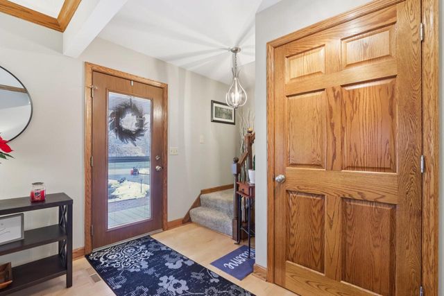 W224N2507 Ridgewood LANE, Waukesha, WI 53186