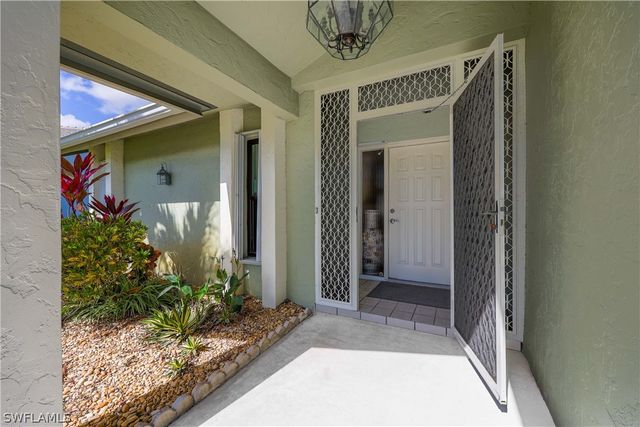 220 Palmetto Dunes CIR, Naples, FL 34113