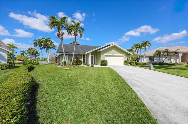 220 Palmetto Dunes CIR, Naples, FL 34113